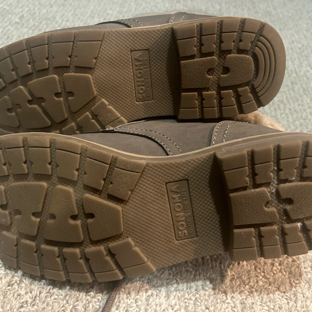 Fleeced Lined booties. Lace up booties worn a few times. - Picture 6 of 7
